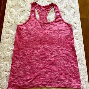 Lululemon “swiftly” tank red